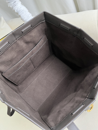 フェンディバッグ角部分ディテール